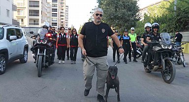 Adana'da okulların ilk gününde polisten güvenlik uygulaması