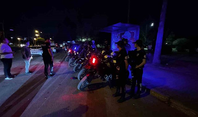 Adana'da "Huzur ve Güven" uygulaması: 64 aranan şahıs yakalandı, 191 araca 1 milyon 139 bin TL ceza
