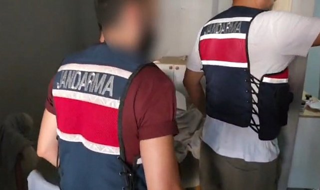 Adana'da uyuşturucu ve silah operasyonu: 4 şüpheli tutuklandı