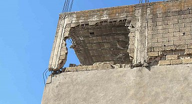 Adıyaman'da hasarlı binalar korkutuyor