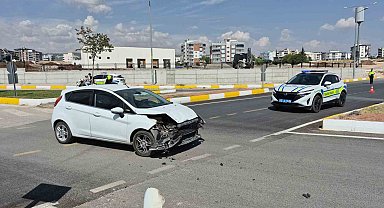 Adıyaman'da iki otomobil çarpıştı: 3 yaralı