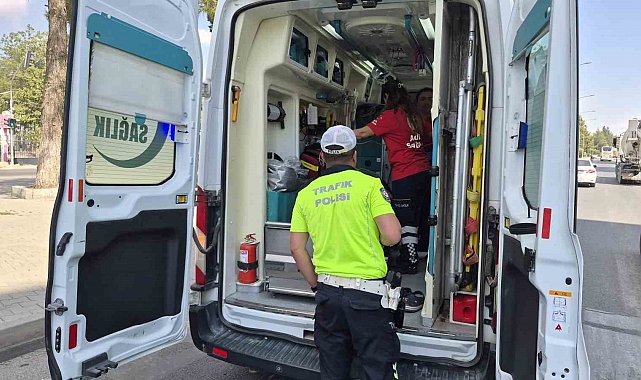 Adıyaman'da otomobil ile hafif ticari araç çarpıştı: 1 yaralı