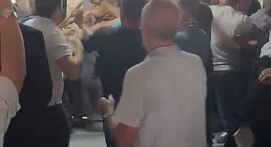 Adliye içerisinde taraflar birbirine girdi: Tekmeli yumruklu kavga kameraya yansıdı