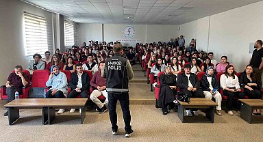 Afyonkarahisar'da üniversite öğrencilerine 'Narko Gençlik' eğitimi