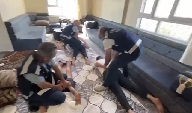 Ağlayan kadını fark eden Samsun polisi izi Şanlıurfa'daki bağ evine kadar sürdü: 2 milyon 329 bin liralık dolandırıcılık yapanlar yakalandı