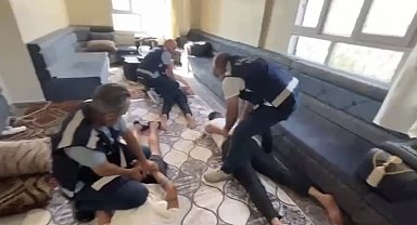 Ağlayan kadını fark eden Samsun polisi izi Şanlıurfa'daki bağ evine kadar sürdü: 2 milyon 329 bin liralık dolandırıcılık yapanlar yakalandı