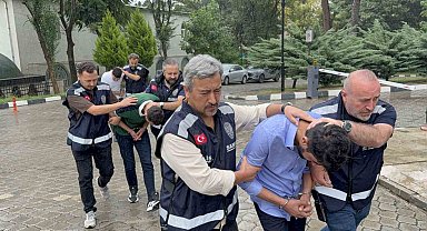 Ağlayan kadını fark eden Samsun polisinin operasyonu ile yakalanan 3 kişi tutuklandı