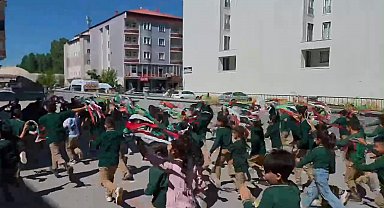 Ağrı'da "Uçurtmalar Vurulmasın, Gökyüzü Çocuklara Kalsın" etkinliği düzenlendi