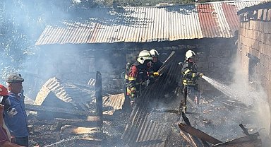 Ahır yangınında 5 hayvan telef oldu