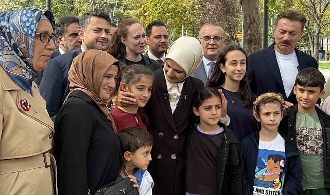 Aile ve Sosyal Hizmetler Bakanı Göktaş, "Türkiye Yüzyılı Buluşmaları" kapsamında esnaf ve vatandaşlarla bir araya geldi