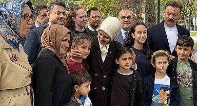 Aile ve Sosyal Hizmetler Bakanı Göktaş, "Türkiye Yüzyılı Buluşmaları" kapsamında esnaf ve vatandaşlarla bir araya geldi