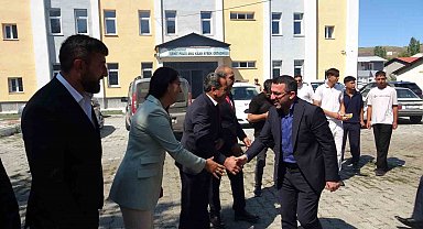 AK Parti Susuz'da Danışma Meclisi coşkusu: İlçeye yapılan yatırımlar masaya yatırıldı