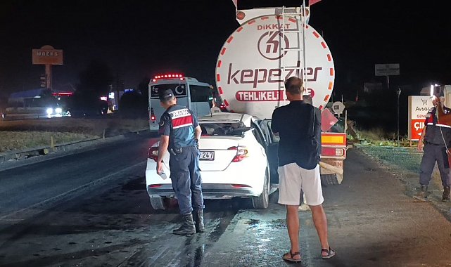 Akaryakıt tankerine arkadan çarpan otomobil 100 metre sürüklendi: 1 ölü