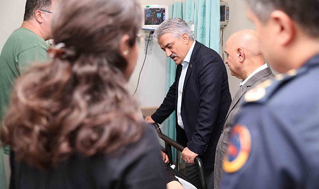 Akçakoca'daki kazada yaralananları Vali Makas ziyaret etti