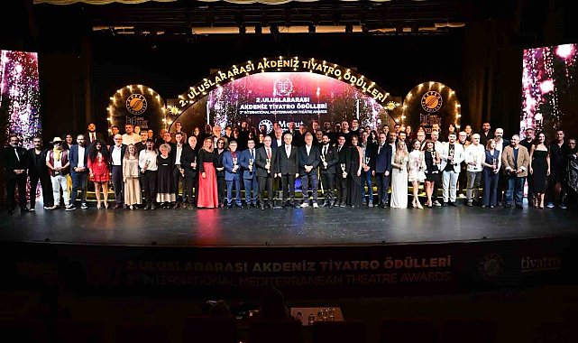 Akdeniz Tiyatro Ödülleri sahiplerini buldu