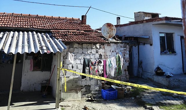 Akhisar'da eşi tarafından bıçaklanan kadın hayatını kaybetti