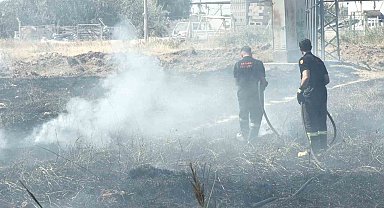 Aksaray'da kurumuş otların tutuşması ile yangın çıktı