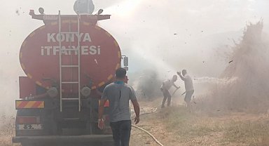 Akşehir'de göl kenarındaki kamış deposu alevlere teslim oldu