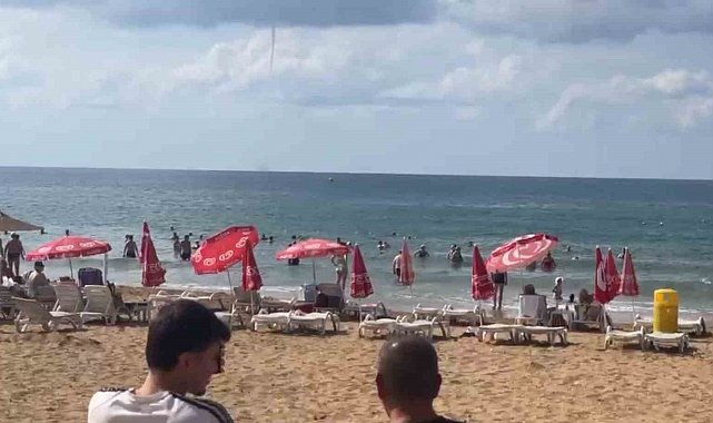 Alanya İncekum açıklarında deniz üzerinde hortum oluştu