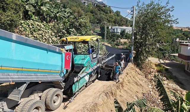 Alanya'da 2.5 kilometrelik sıcak asfalt çalışması tamamlanıyor