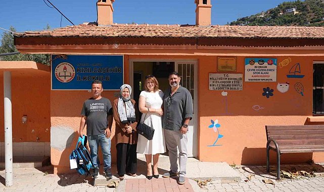 Alanya'da kırsaldaki öğrencilere çanta ve kırtasiye desteği