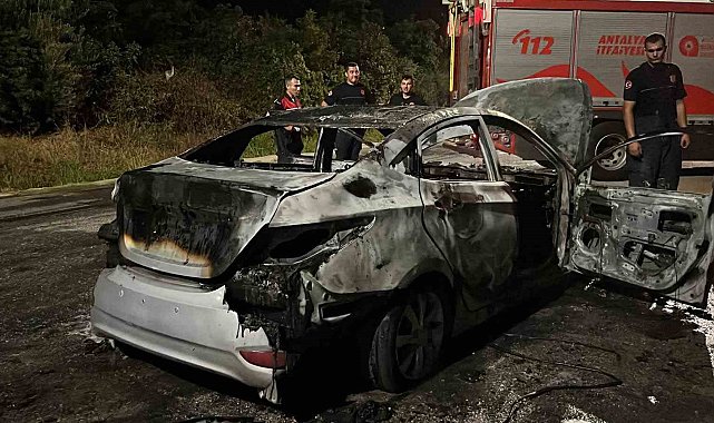 Alanya'da seyir halindeki otomobil alevlere teslim oldu
