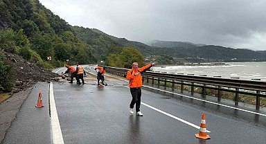 Alaplı-Akçakoca yolunda heyelan