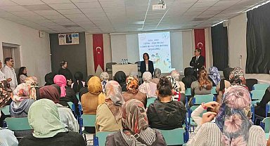 Altıntaş'ta 8. sınıf velileriyle eğitim ve sınav hazırlıkları değerlendirildi