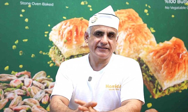Amerikan aksanıyla Gaziantep baklavasını anlattı, sosyal medyayı salladı