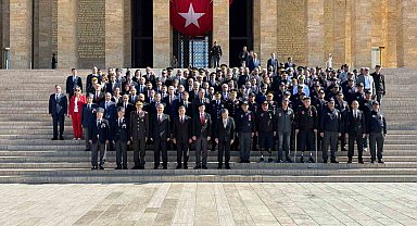 Ankara Valisi Canbolat ve beraberindeki heyet, Anıtkabir'i ziyaret etti
