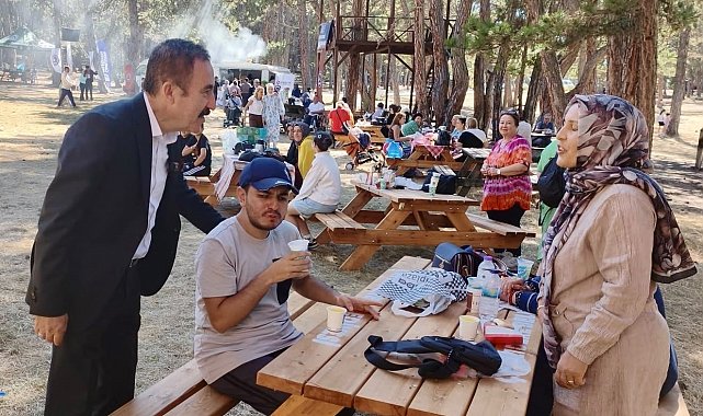 Ankara'da 'Engelsiz Yaşam Pikniği'nde engelli vatandaşlar bir araya geldi
