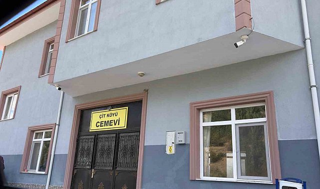 Ankara'da bir araçta ölü bulunan şahıslar toprağa verildi