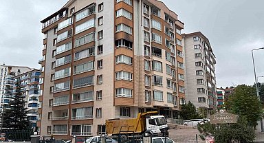Ankara'da evde çıkan yangında mahsur kalan anne ile oğlu kurtarıldı