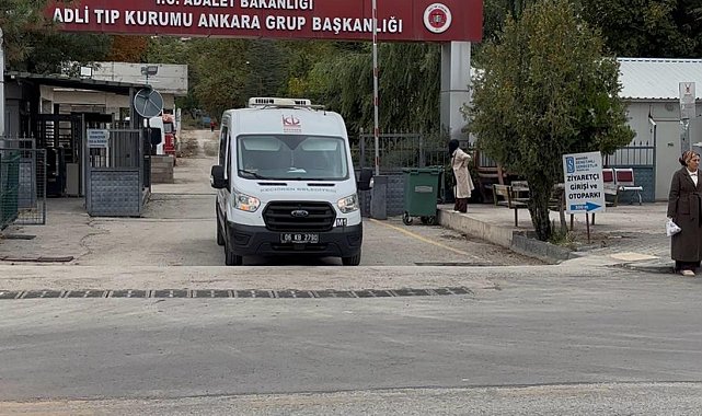 Ankara'da motosiklet 2 otomobille çarpıştı: 1 ölü, 1'i çocuk 2 yaralı