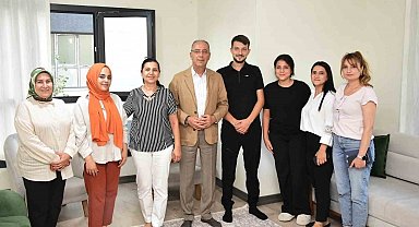 Antakya Belediye Başkanı Yapar, evlerine kavuşan depremzede ailelerle bir araya geldi