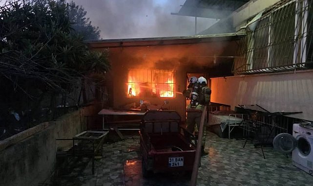 Antakya'da evden alevler yükseldi