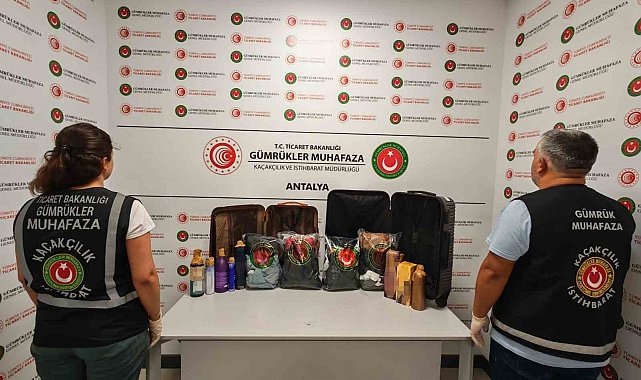 Antalya Havalimanı'nda uyuşturucu operasyonu: 18 kilo 921 gram likit metamfetamin ele geçirildi