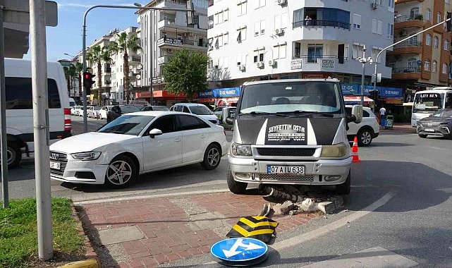Antalya'da ağır çekim gibi kaza