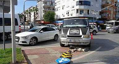 Antalya'da ağır çekim gibi kaza