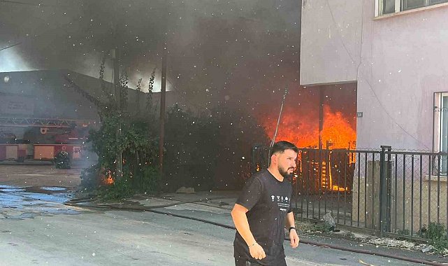 Antalya'da ev ve depo yangını
