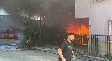 Antalya'da ev ve depo yangını