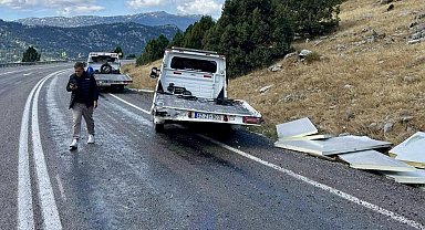 Antalya'da iki ayrı trafik kazasında 2 kişi yaralandı
