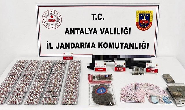 Antalya'da iki ilçede uyuşturucu operasyonu: 6,8 kilo skunk ele geçirildi