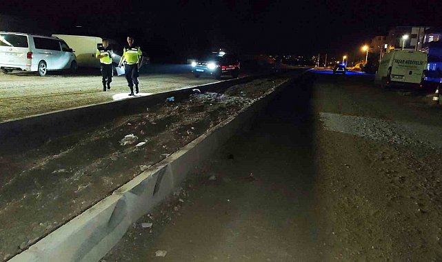 Antalya'da kontrolden çıkan otomobil refüje çarptı: 1 yaralı