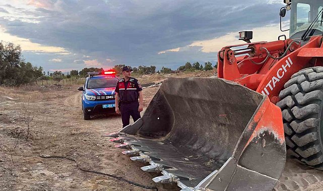Antalya'da Milli Emlak arazisinden izinsiz kum alan 3 şüpheli gözaltında