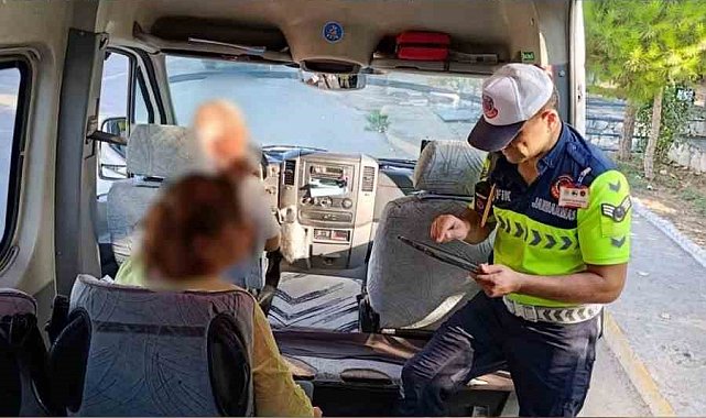 Antalya'da okul servislerine jandarma denetimi: 8 araç trafikten men edildi