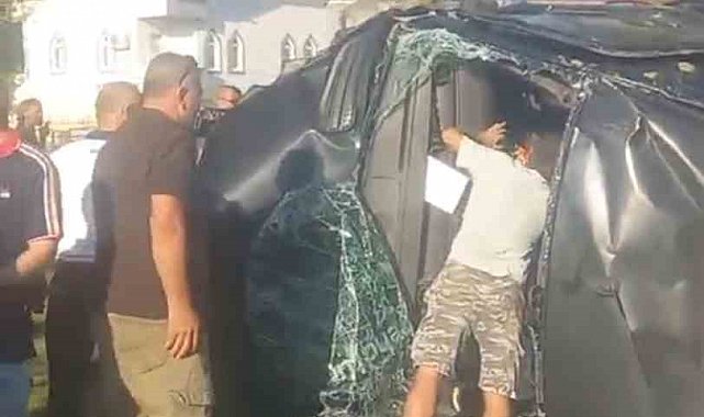 Antalya'da tur minibüsü, kamyonet ve otomobil çarpıştı: 15'i turist 17 yaralı