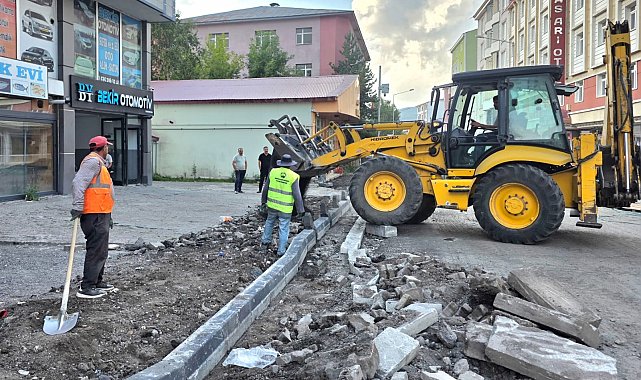 Ardahan Belediyenin kaldırım yenileme çalışmaları devam ediyor