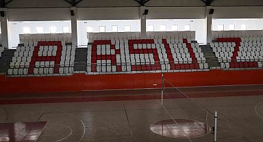 Arsuz'da 6 bin 846 metrekarelik kapalı spor salonunda sona gelindi