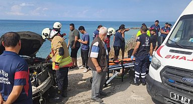 Arsuz'da uçurumdan yuvarlanan otomobilin sürücüsü yaralandı